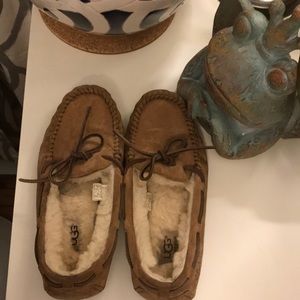 UGG CHESTNUT DAKOTA SLIPPERS